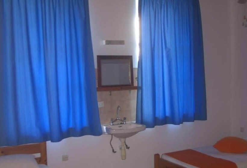 هتل Medieval Rose Guest House