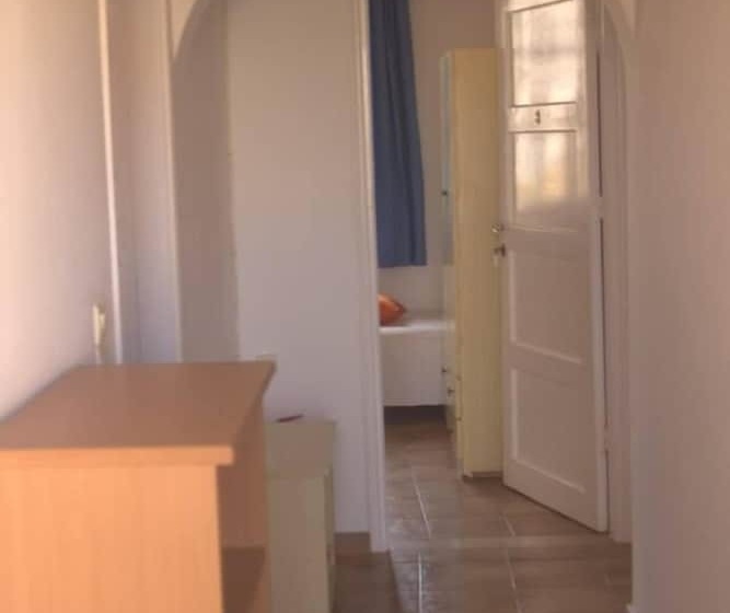 هتل Medieval Rose Guest House