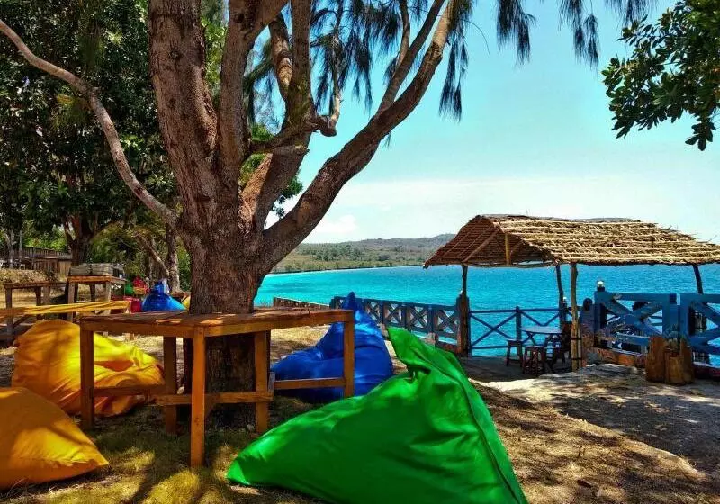 Hotelli Nirwana Buton Villa