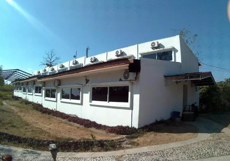 Hotelli Nirwana Buton Villa