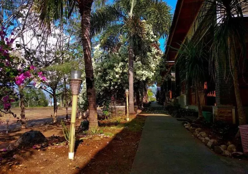 Hotelli Nirwana Buton Villa