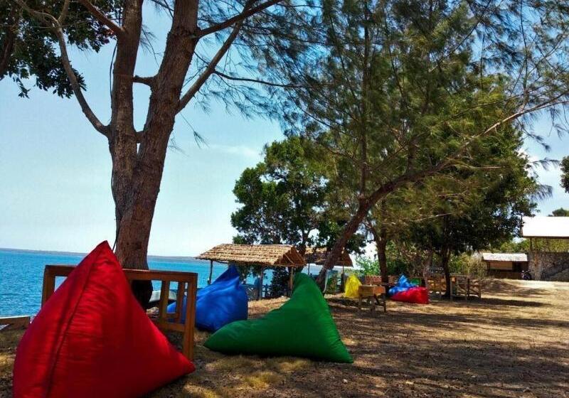 בית מלון כפרי Nirwana Buton Villa