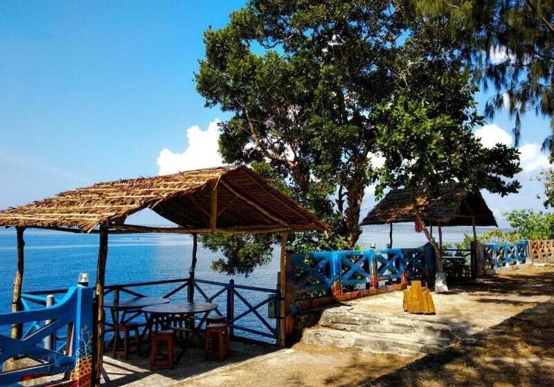 בית מלון כפרי Nirwana Buton Villa