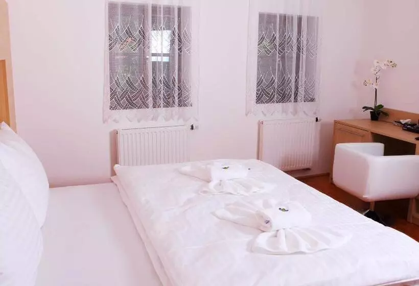 Hotelli Pension U Martina