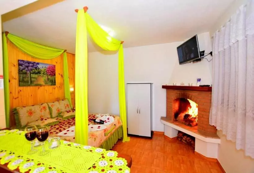 Hotelli Pousada Cantinho Colibri