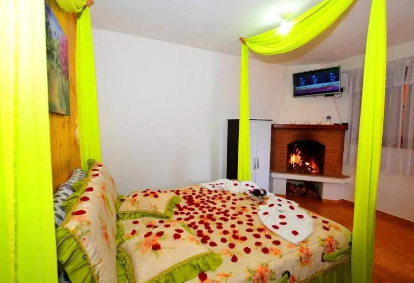 Hotelli Pousada Cantinho Colibri