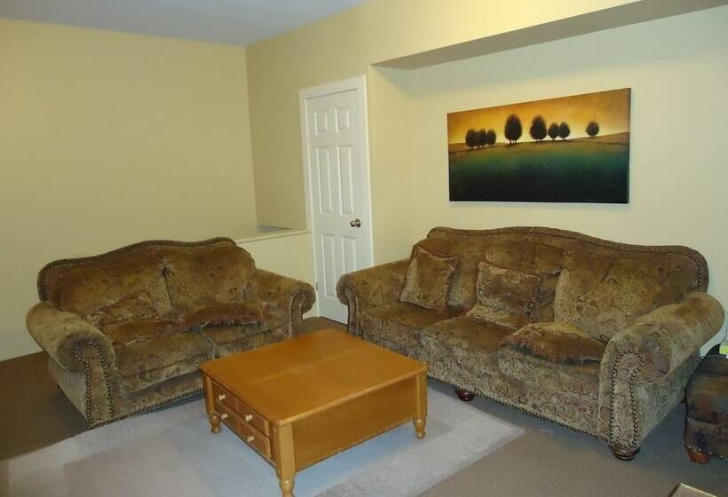 پانسیون Bond Guest House