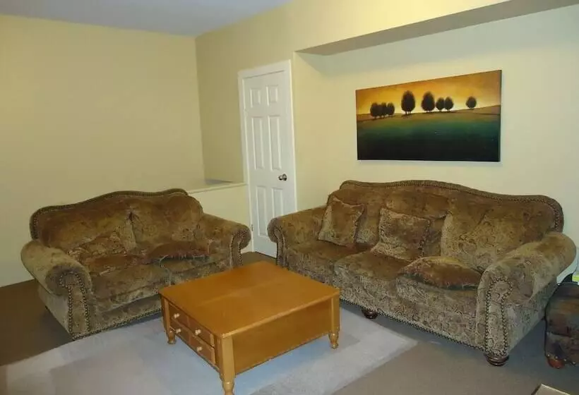 Majatalo Bond Guest House