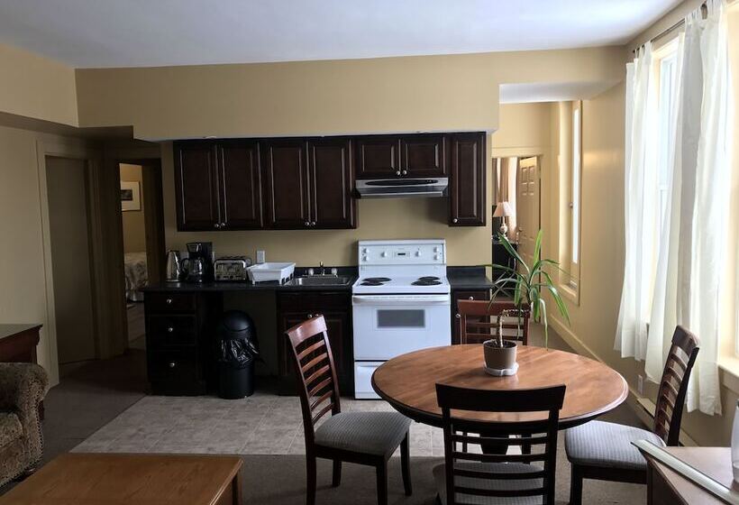 پانسیون Bond Guest House