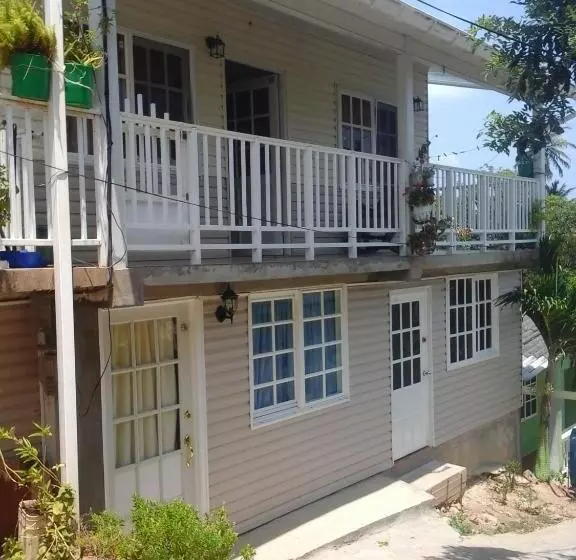 Majatalo Posada Nativa Atardecer Isleño