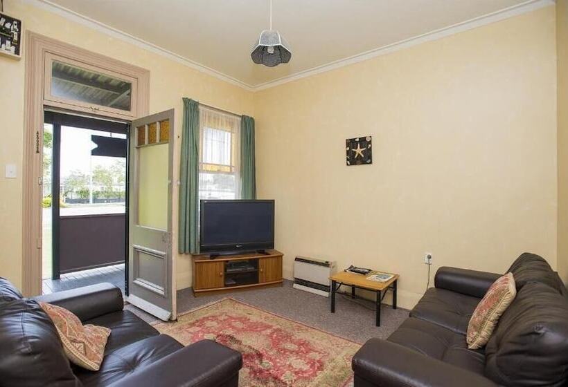 Travellers Inn Motel