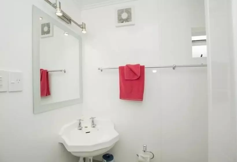 Travellers Inn Motel