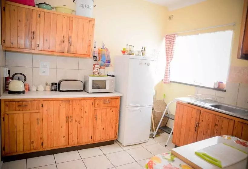 هاستل Terrylin Backpackers Adults Only