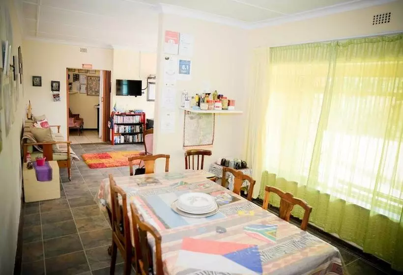 هاستل Terrylin Backpackers Adults Only