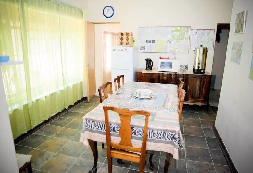 هاستل Terrylin Backpackers Adults Only