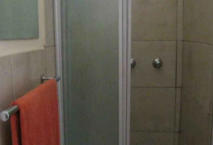 هاستل Terrylin Backpackers Adults Only