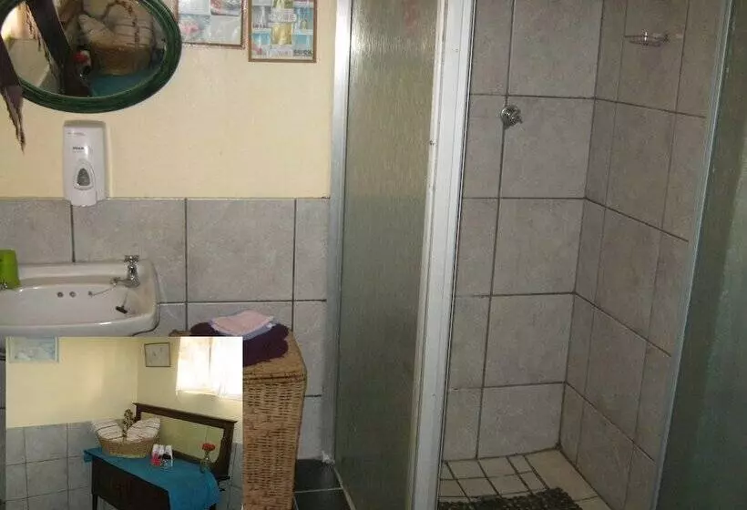 هاستل Terrylin Backpackers Adults Only