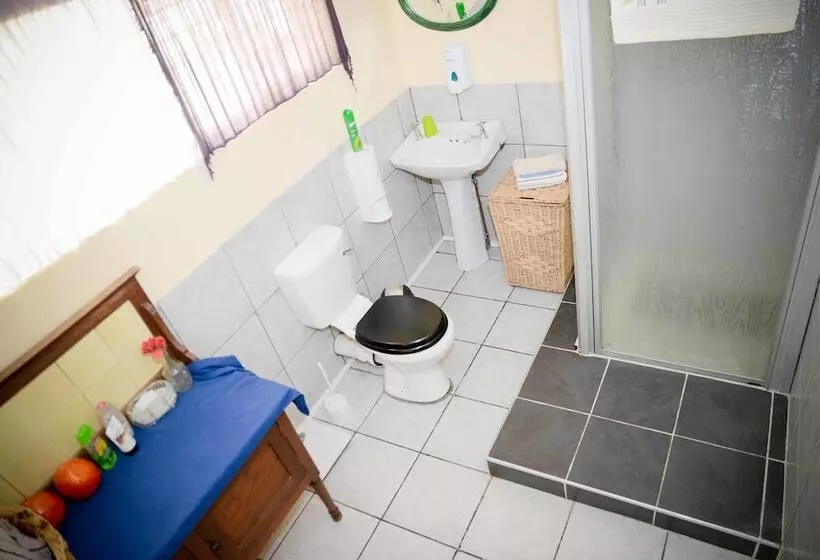 هاستل Terrylin Backpackers Adults Only