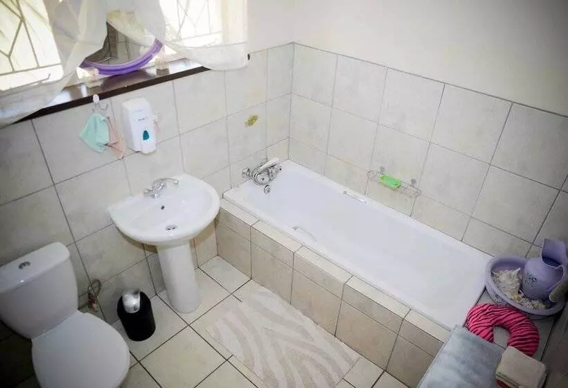 هاستل Terrylin Backpackers Adults Only