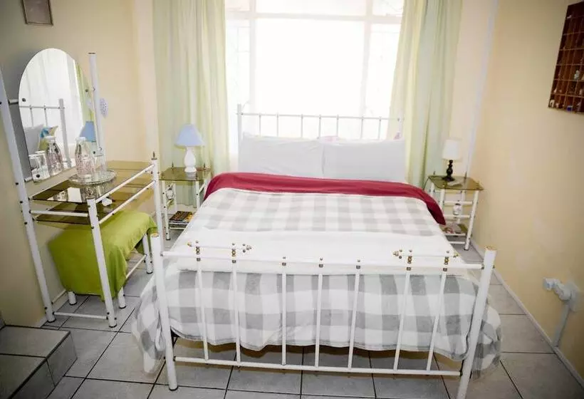 هاستل Terrylin Backpackers Adults Only