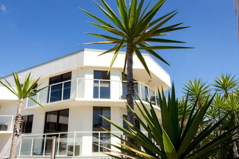 Bayview Beachfront Apartments, In Town Right On The Beach