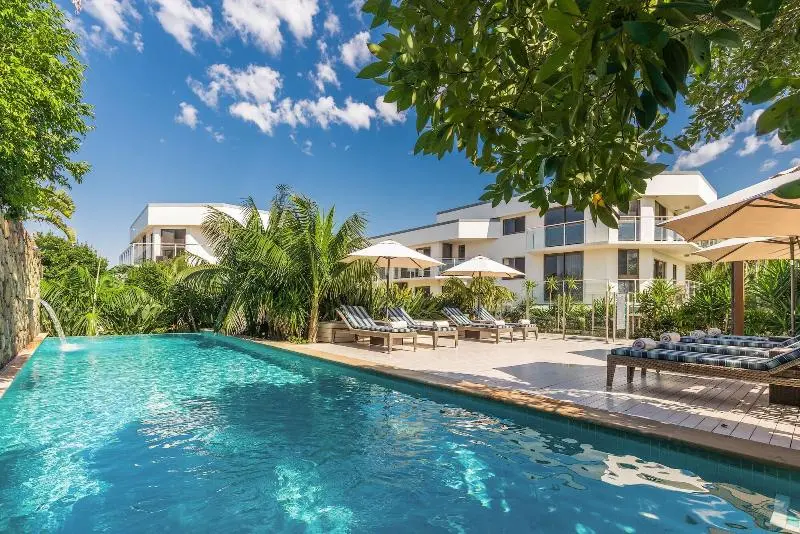 Bayview Beachfront Apartments, In Town Right On The Beach