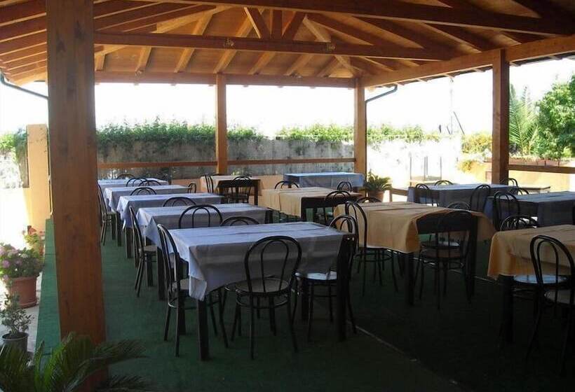 مسافرخانه La Favorita