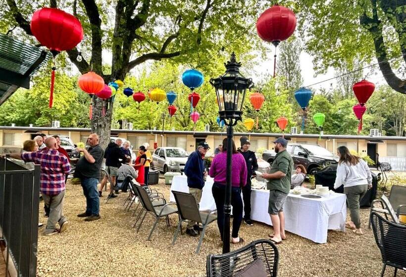 モーテル Adina Lodge Holiday Apartments