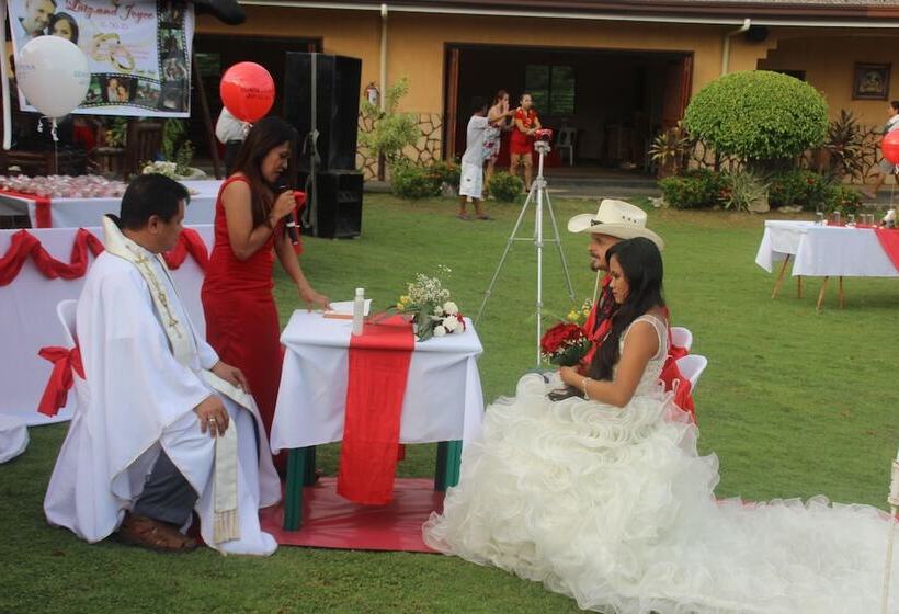 Parrot Paradise Resort