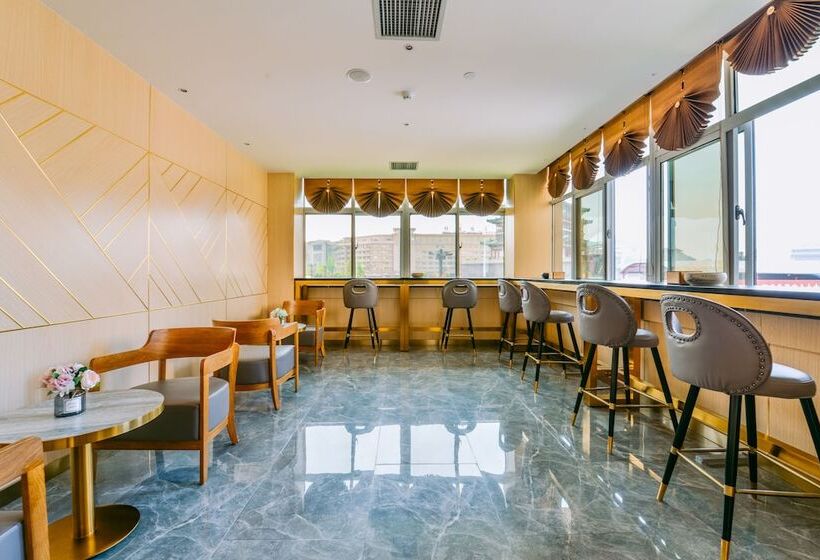 Center Hotel Xi’an Bell Tower