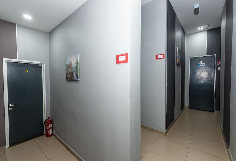 Ho Hotel By Oyo Rooms