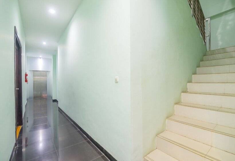 בית מלון כפרי Appartel Cempaka By Oyo Rooms