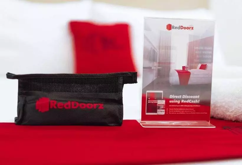 ホテル Reddoorz Plus Near Sm Lanang Davao