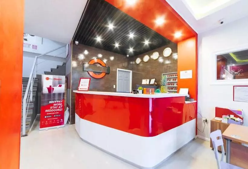 ホテル Reddoorz Plus Near Sm Lanang Davao