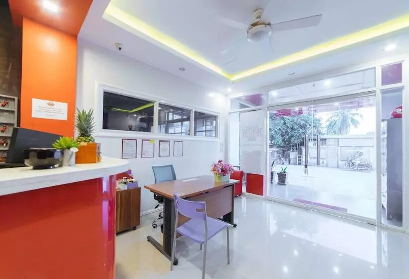 ホテル Reddoorz Plus Near Sm Lanang Davao