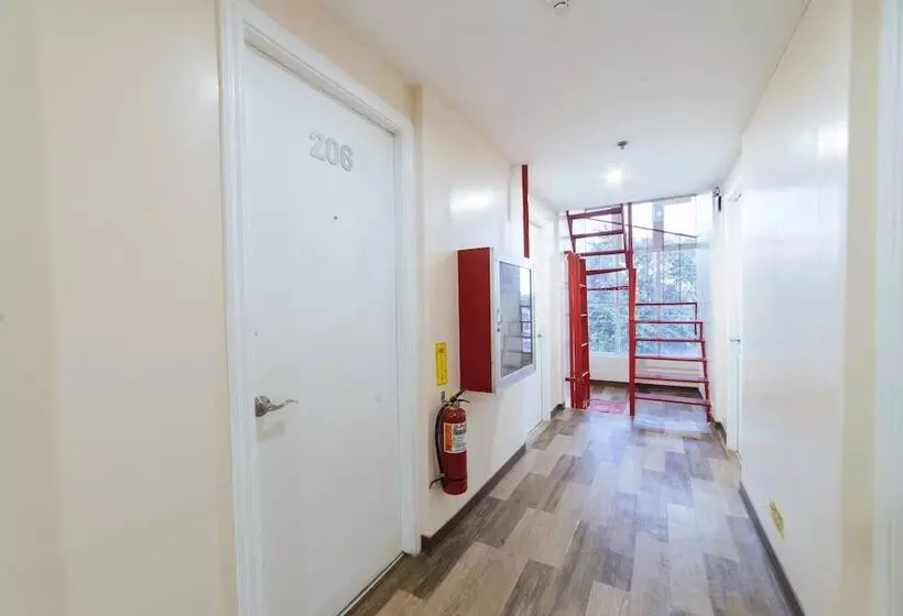 ホテル Reddoorz Plus Near Sm Lanang Davao