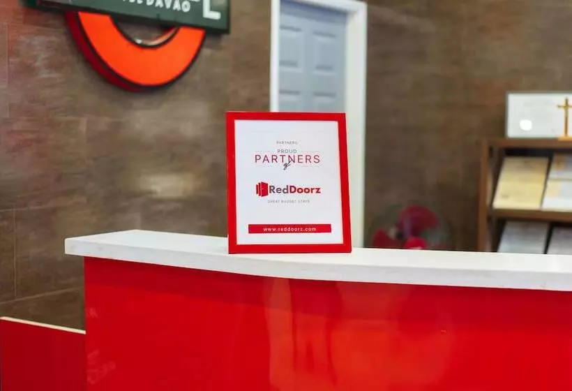 ホテル Reddoorz Plus Near Sm Lanang Davao