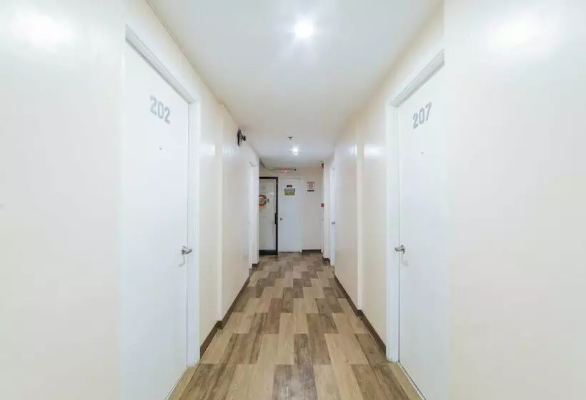 ホテル Reddoorz Plus Near Sm Lanang Davao