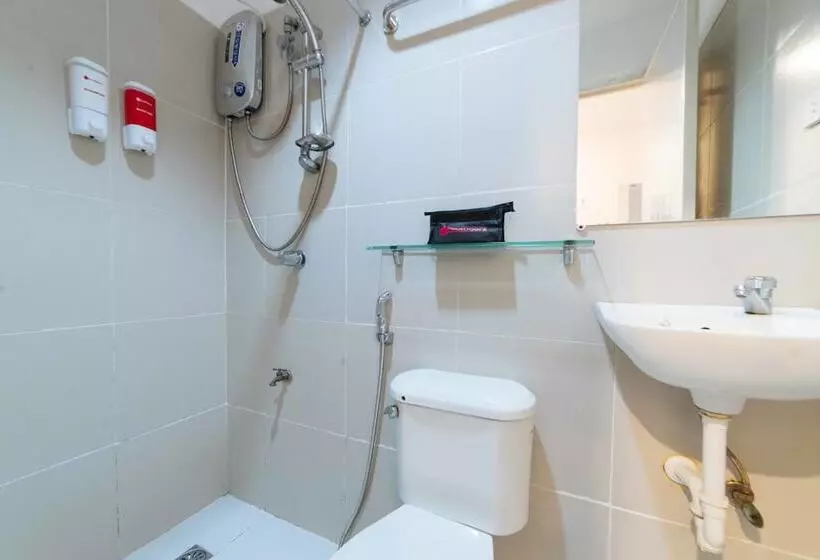 ホテル Reddoorz Plus Near Sm Lanang Davao