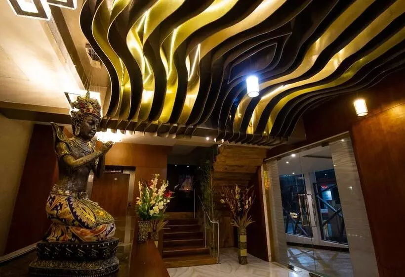 ホテル Visthara Inn