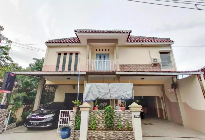 Majatalo Ayuning Guest House Syariah Semarang Mitra Reddoorz