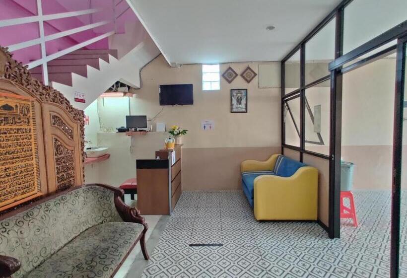 بنسيون Ayuning Guest House Syariah Semarang Mitra Reddoorz