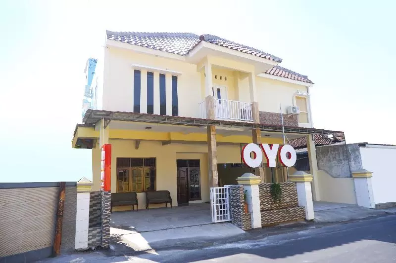 Majatalo Ayuning Guest House Syariah Semarang Mitra Reddoorz