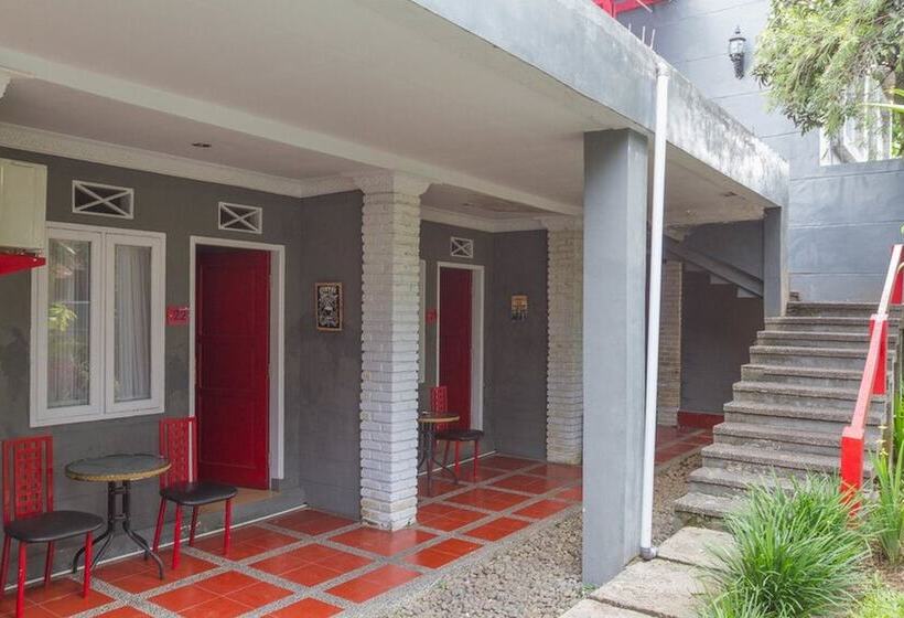 פנסיון Reddoorz Plus @ Otista Garut