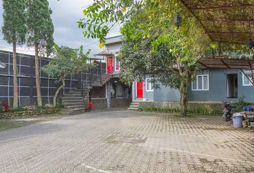 Majatalo Reddoorz Plus @ Otista Garut