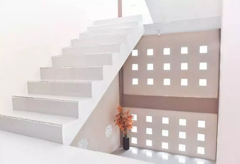 ペンション Reddoorz Syariah Near Batu Night Spectacular