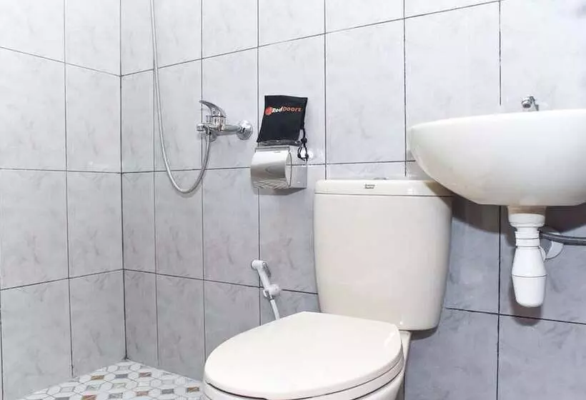 ペンション Reddoorz Syariah Near Batu Night Spectacular