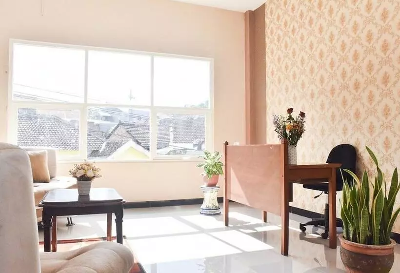 ペンション Reddoorz Syariah Near Batu Night Spectacular