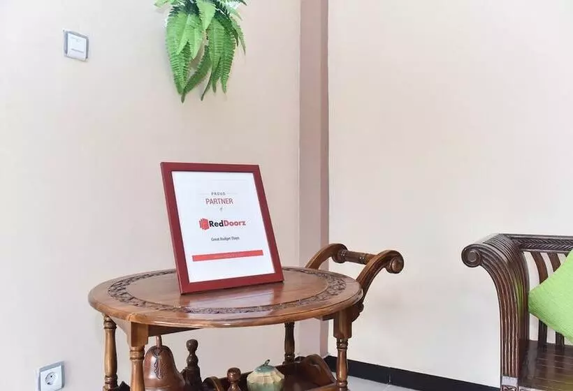 ペンション Reddoorz Syariah Near Batu Night Spectacular