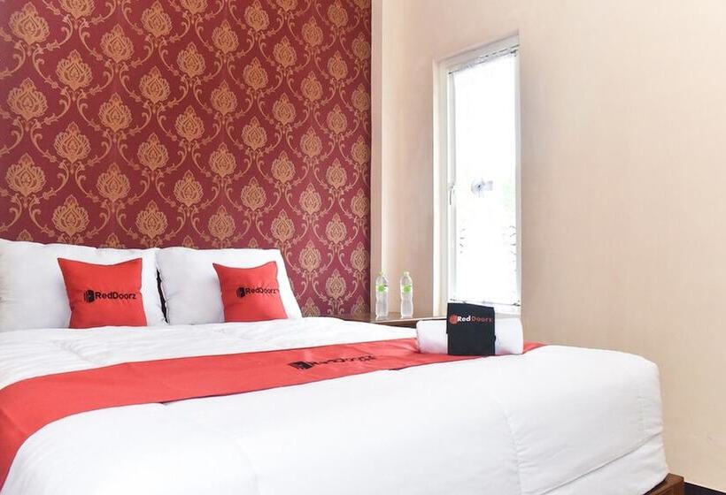 بنسيون Reddoorz Syariah Near Batu Night Spectacular